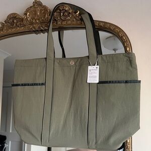 NWT Lululemon Daily Multi Pocket Tote